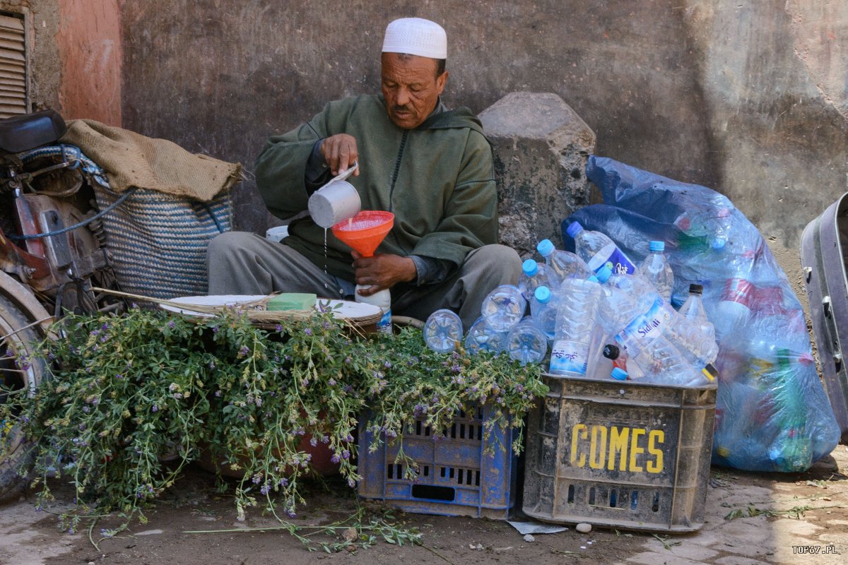 TP4_3058.jpg - Rozlewnia mleka. Medina, Marrakech